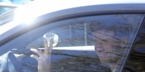 独家分析-图片报：周日穆勒开车去训练时，球迷们高喊他的名字并送上掌声