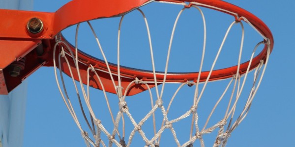 男篮热身赛：中国男篮力克荷兰 余嘉豪16+10胡明轩13分制胜三分