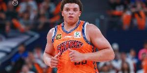 打得难受！洛夫顿仅出战27分钟累计两T被驱逐 拿13分4板4助5失误