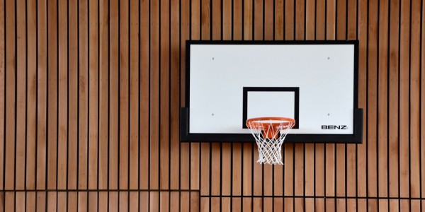 男篮热身赛：中国男篮力克荷兰 余嘉豪16+10胡明轩13分制胜三分