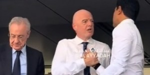 快藏不住笑了纳赛尔赛后拥抱弗洛伦蒂诺、因凡蒂诺，嘴角上扬